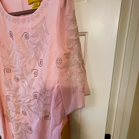 Beautiful peach color dress was embroidered with beads size 10 - Picture 3 of 8